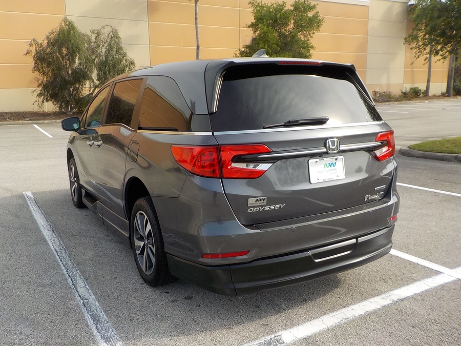 Grey Honda Odyssey image number 5