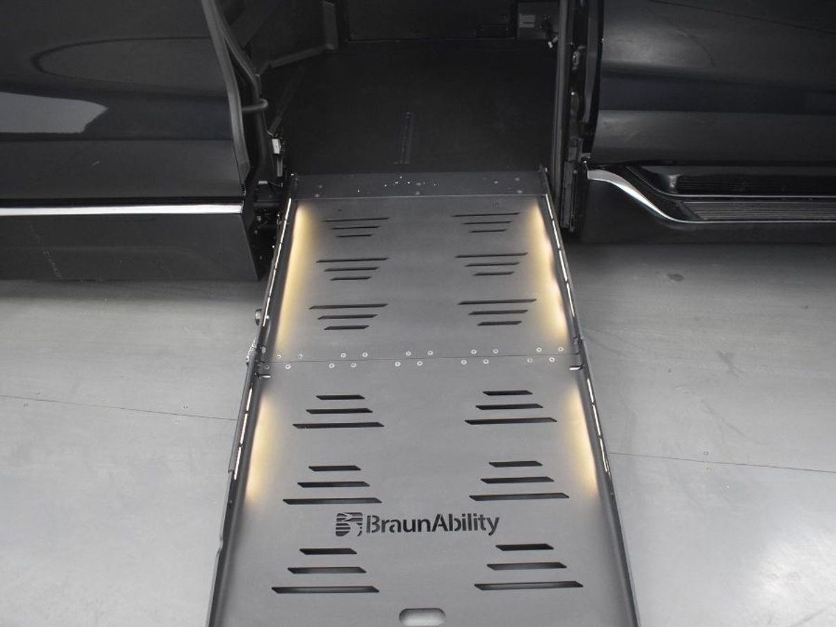 2025 TOYOTA SIENNA - Image 11