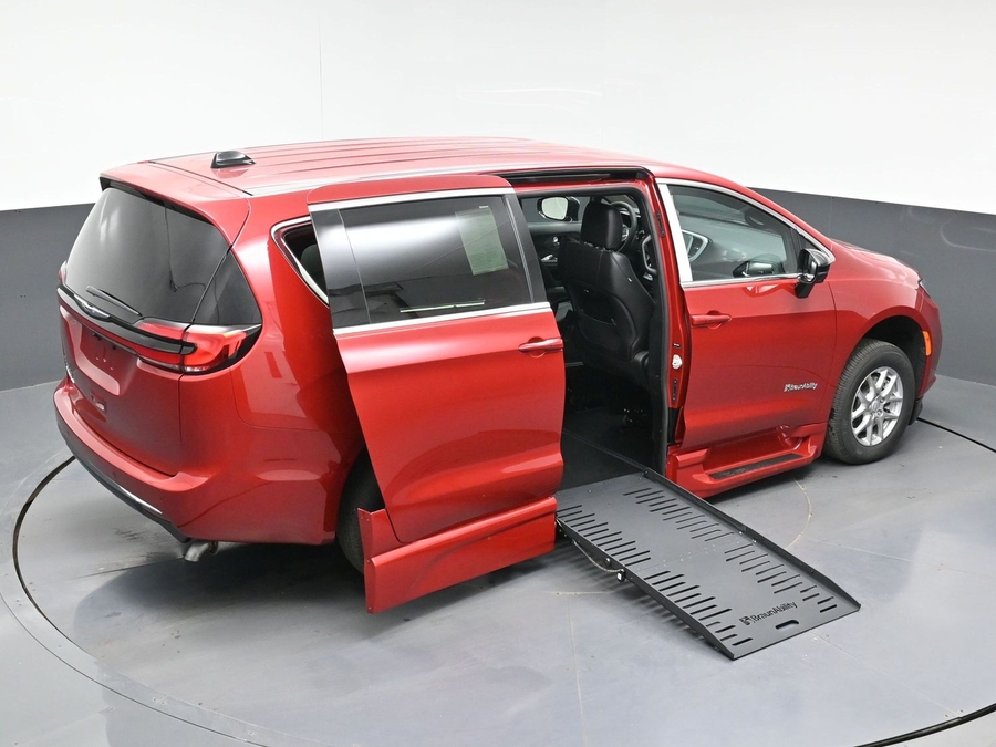 Red Chrysler Pacifica image number 28
