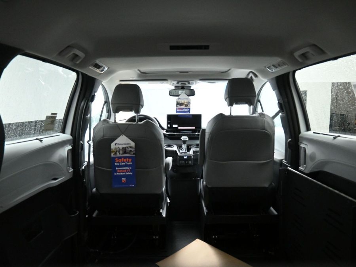 2025 TOYOTA SIENNA - Image 14