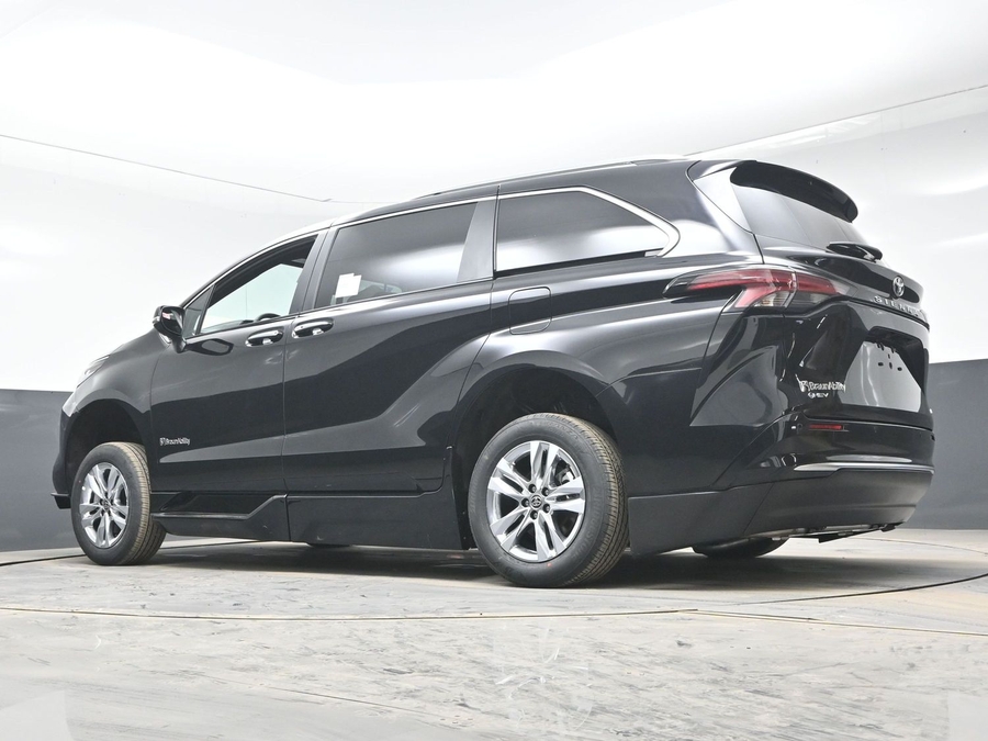 New 2026 Toyota Sienna Hybrid Limited - BraunAbility Side Entry Fold Out Automatic Ramp
