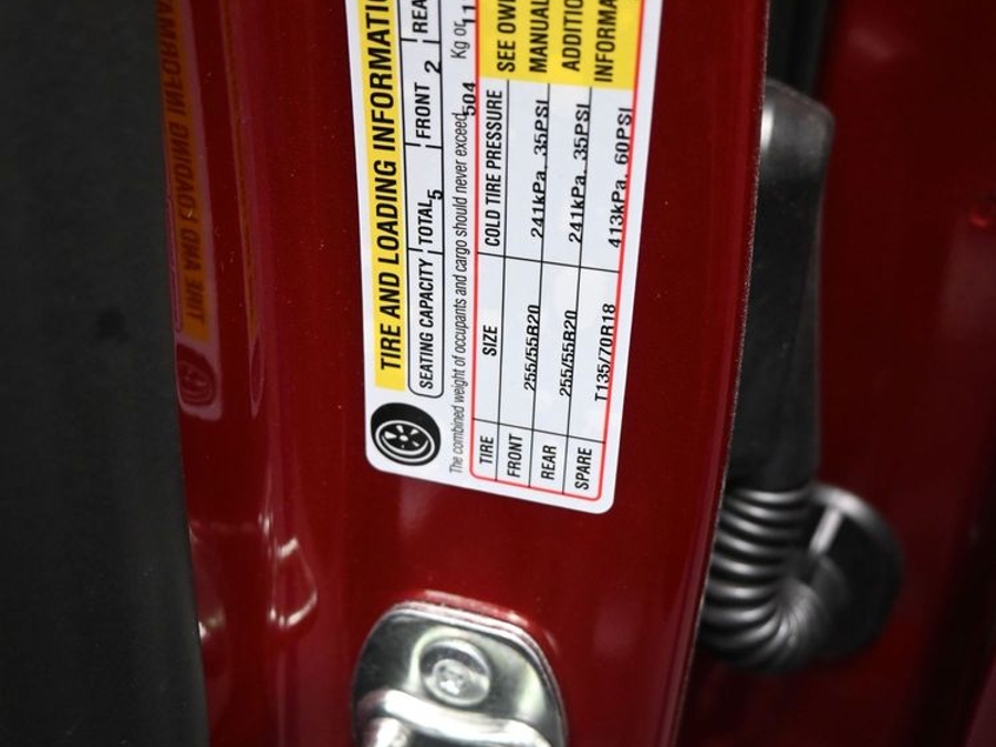 Red Chevrolet Traverse image number 23