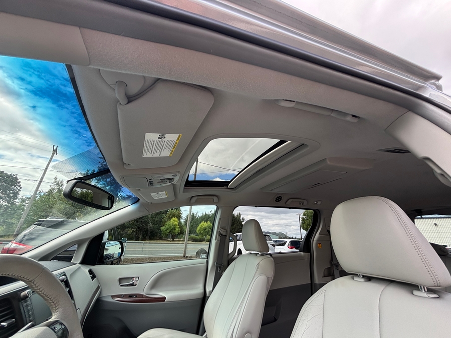 Used 2013 Toyota Sienna XLE - VMI Side Entry In Floor Automatic Ramp