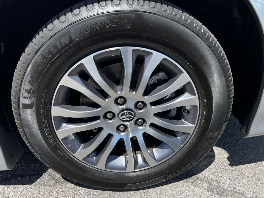 Used 2020 Toyota Sienna XLE - BraunAbility Side Entry Entry In Floor Automatic Ramp
