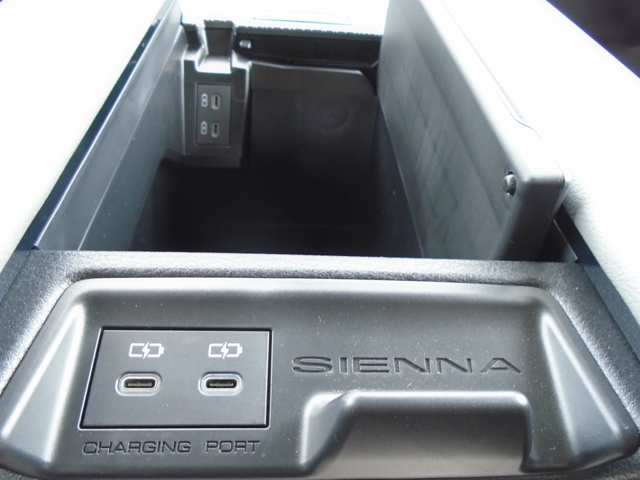 2025 TOYOTA SIENNA - Image 8