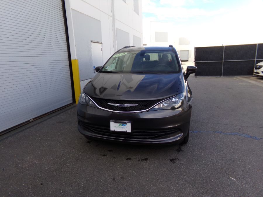 Grey Chrysler Voyager image number 8