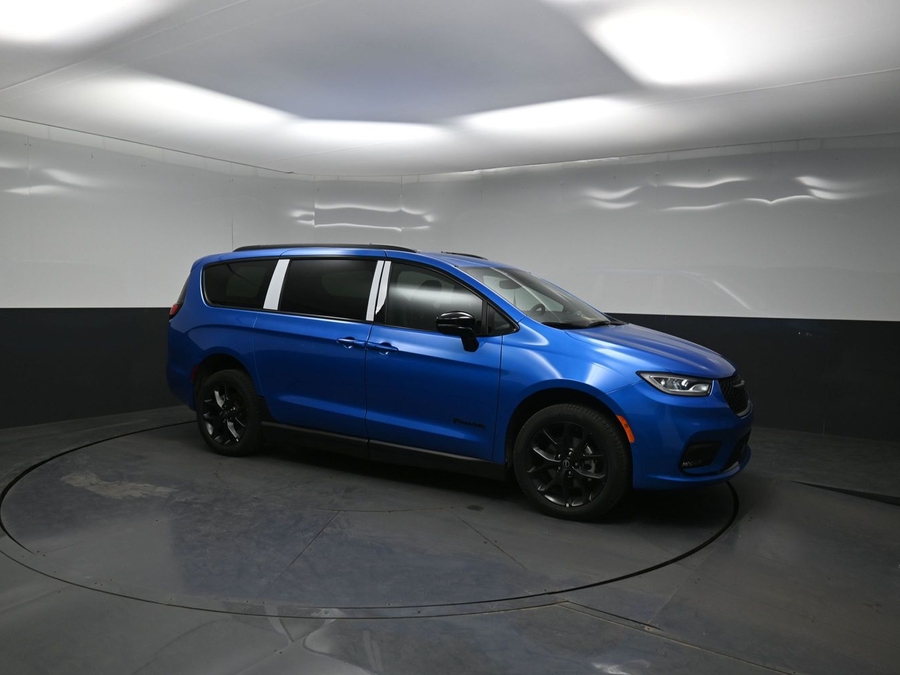 New 2026 Chrysler Pacifica Select Sport - BraunAbility Side Entry Entry Fold Out Manual Ramp