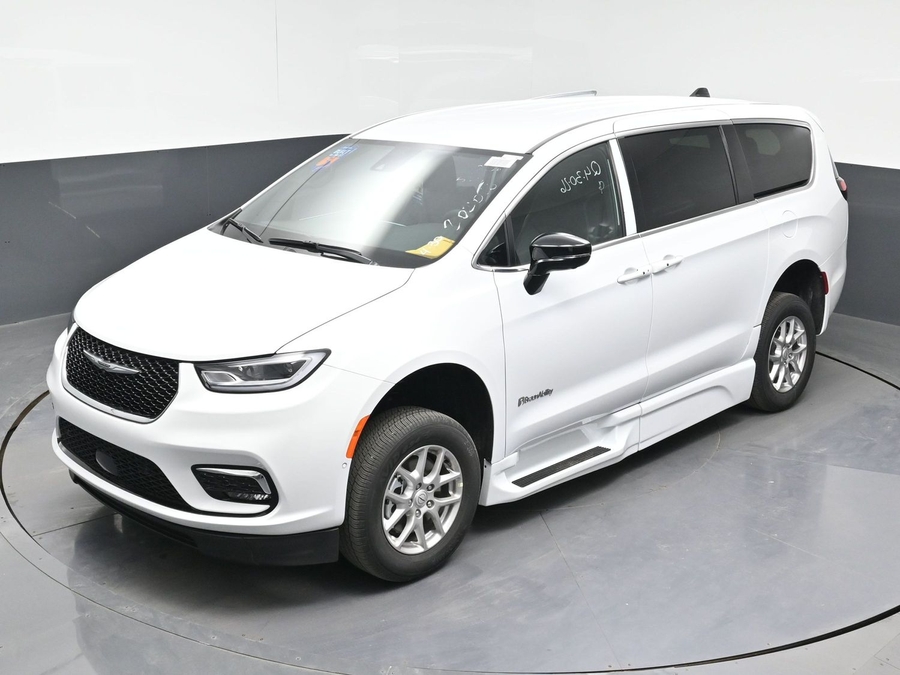 White Chrysler Pacifica image number 9