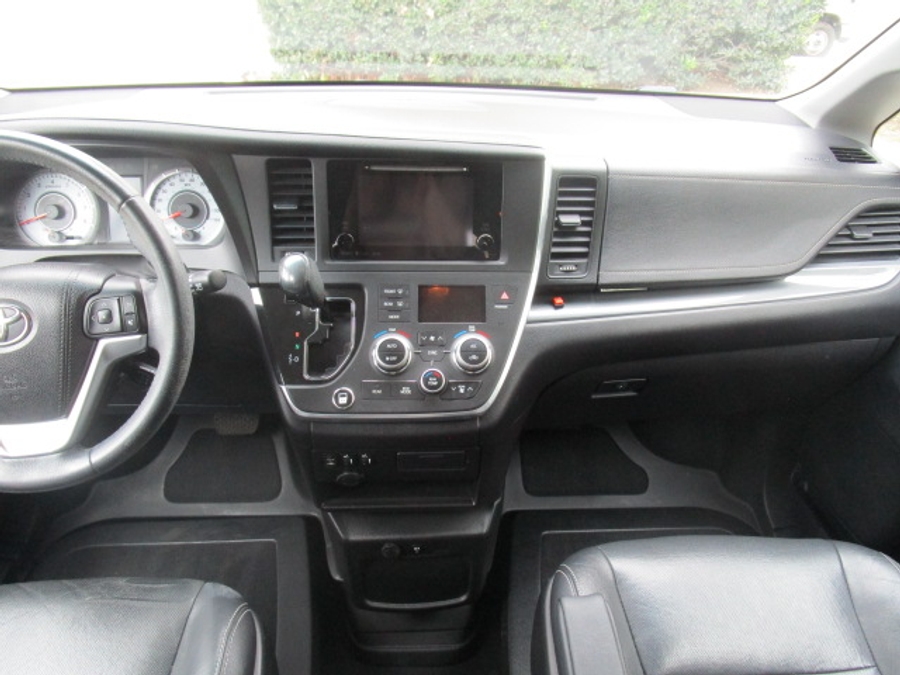 Used 2016 Toyota Sienna SE - BraunAbility Side Entry Entry Fold Out Automatic Ramp