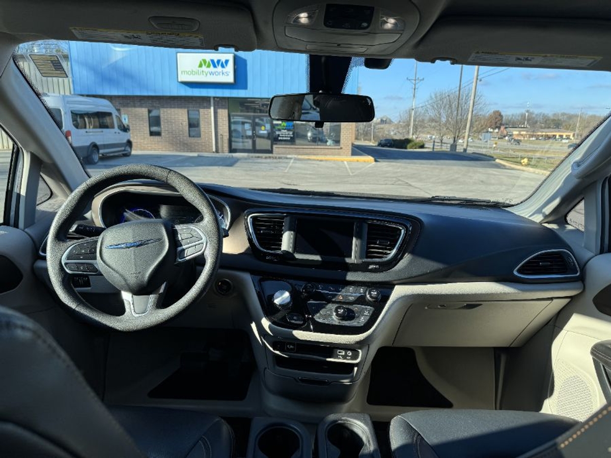 2018 CHRYSLER PACIFICA - Image 12