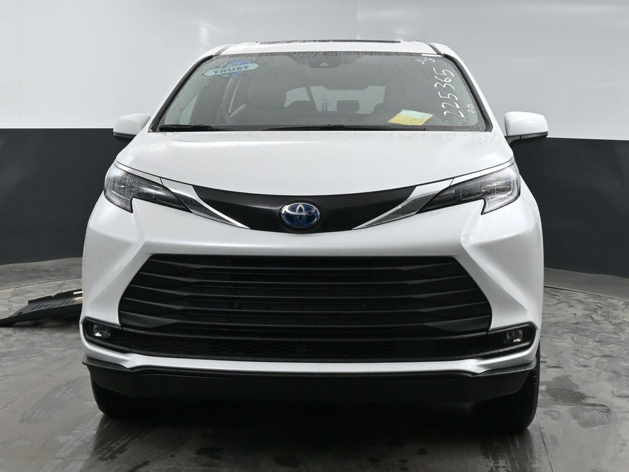 New 2025 Toyota Sienna Hybrid XLE Plus - BraunAbility Side Entry Entry Fold Out Automatic Ramp
