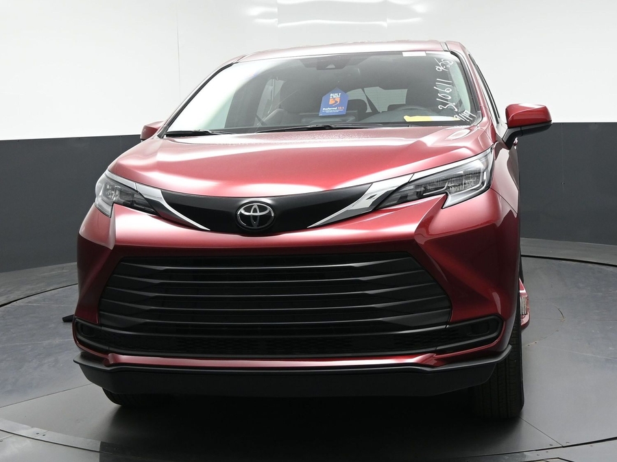 New 2026 Toyota Sienna Hybrid LE - BraunAbility Side Entry Fold Out Automatic Ramp