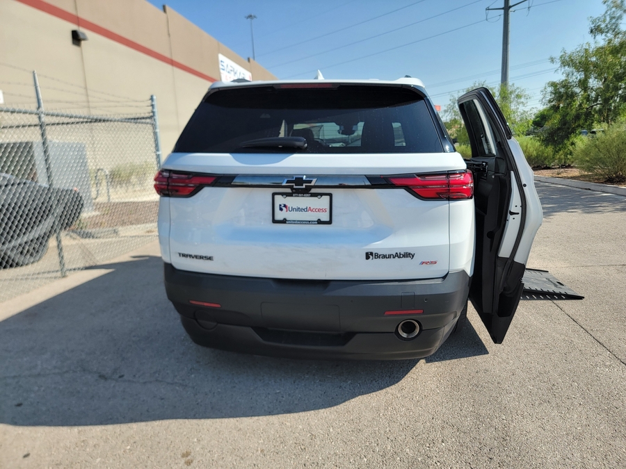 Used 2023 Chevrolet Traverse 2LT - BraunAbility Side Entry In Floor Automatic Ramp