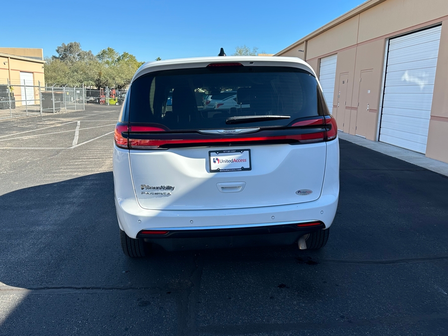 Used 2023 Chrysler Pacifica Touring L Theatre - BraunAbility Side Entry Entry In Floor Automatic Ramp