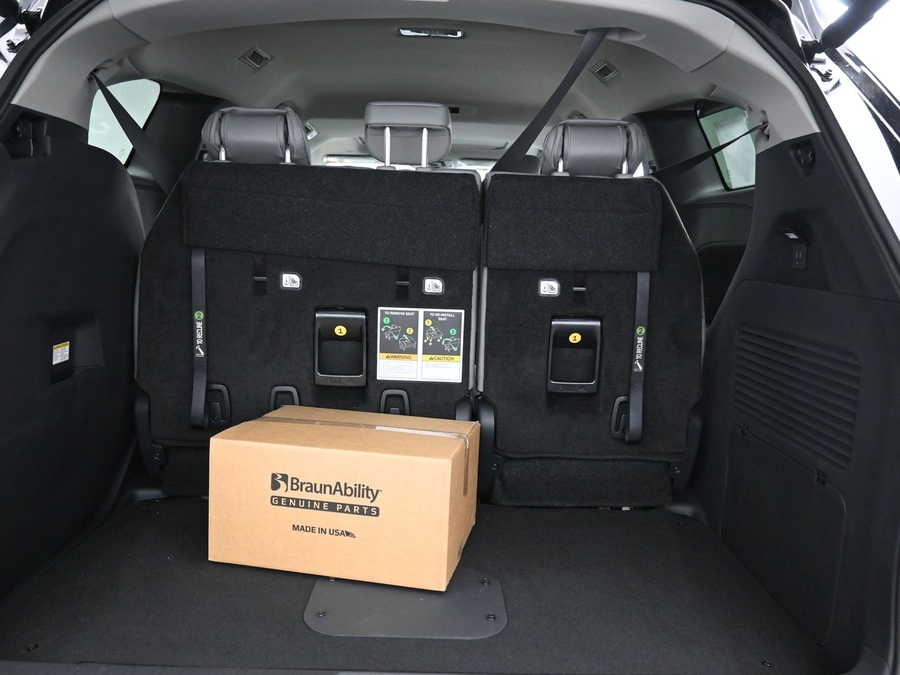 Black Toyota Sienna image number 13