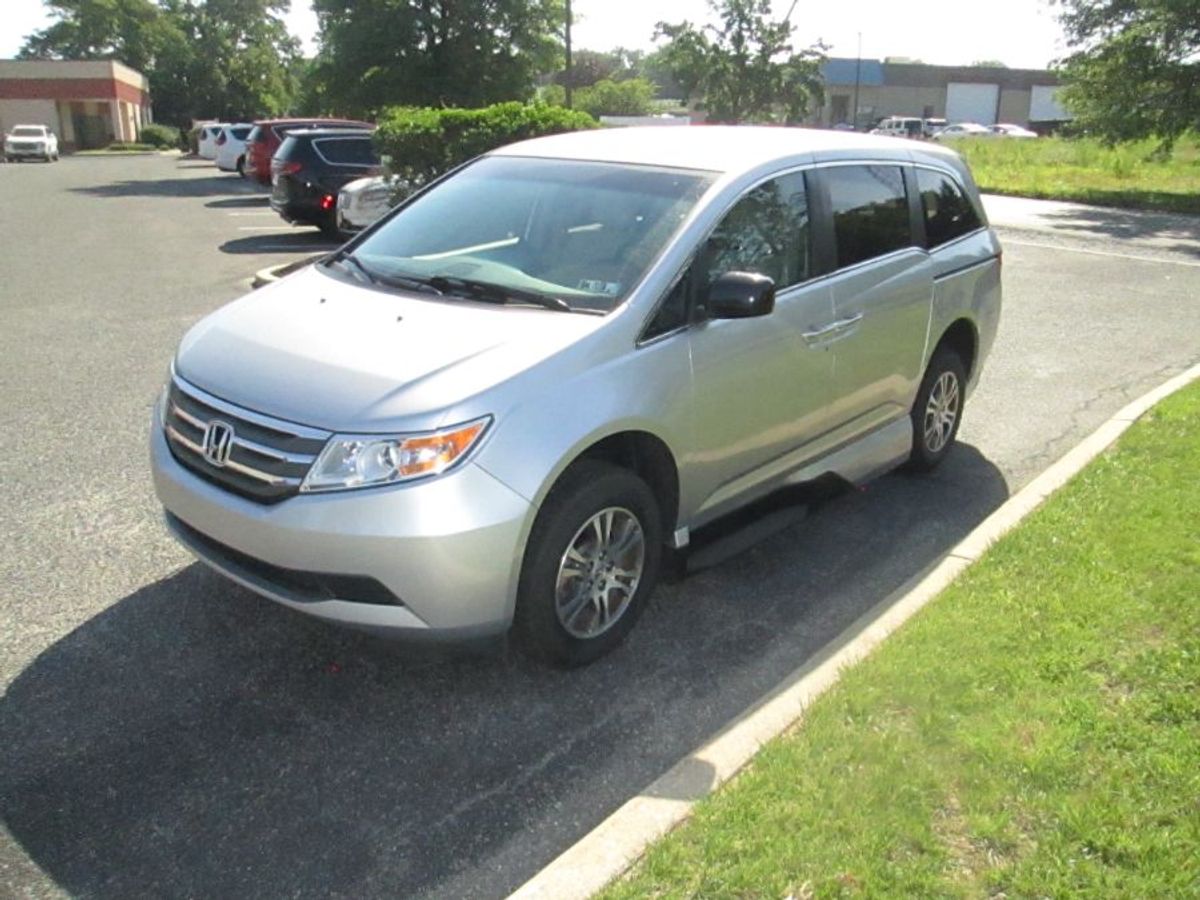  Honda Odyssey image number 2