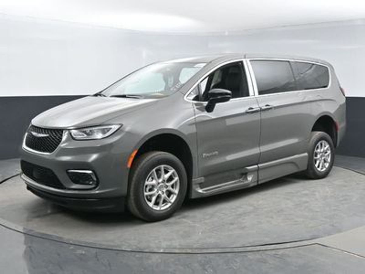 Grey Chrysler Pacifica image number 10