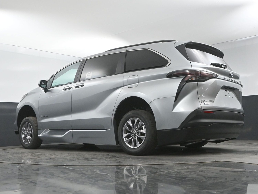 New 2025 Toyota Sienna Hybrid XLE Plus - BraunAbility Side Entry Entry Fold Out Automatic Ramp