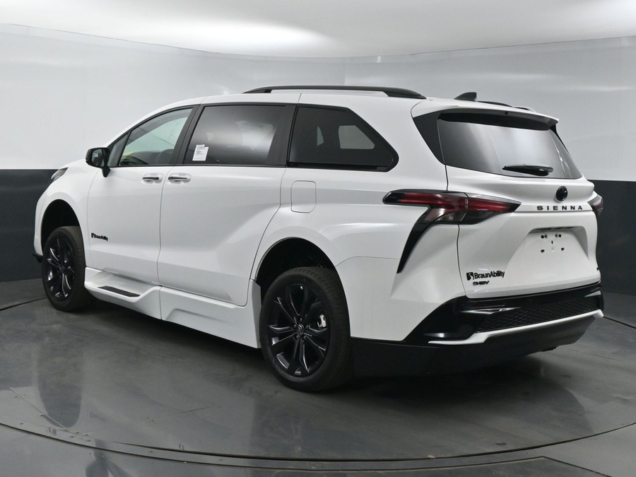 New 2025 Toyota Sienna Hybrid XSE Sport - BraunAbility Side Entry Entry Fold Out Automatic Ramp