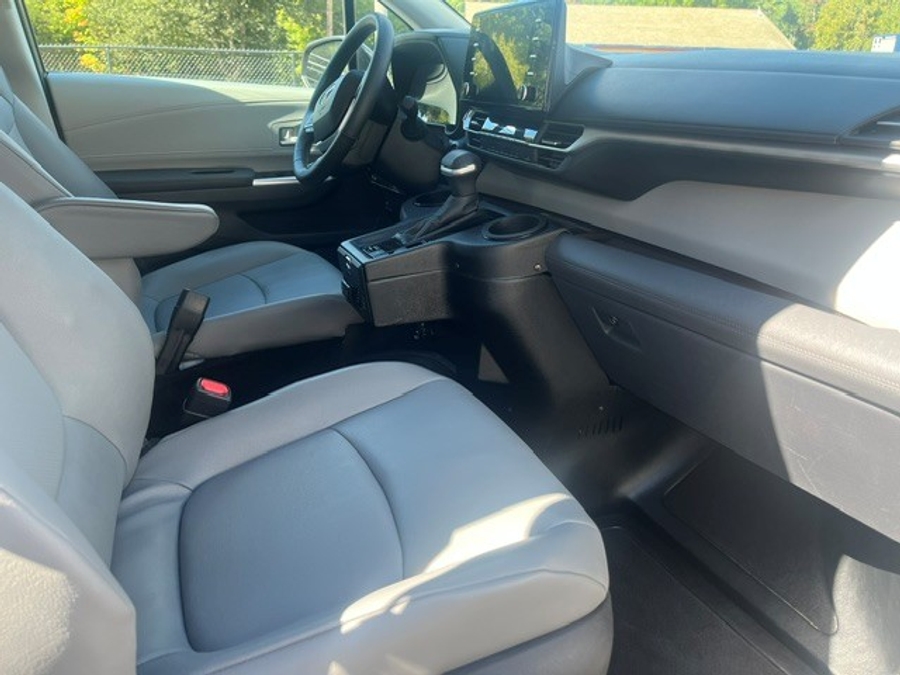 2023 Toyota Sienna XLE - Photo 12