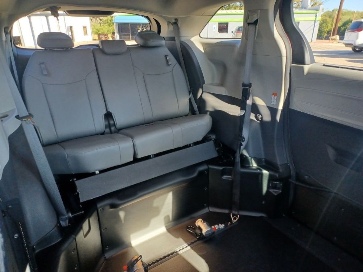 2023 TOYOTA SIENNA - Image 18