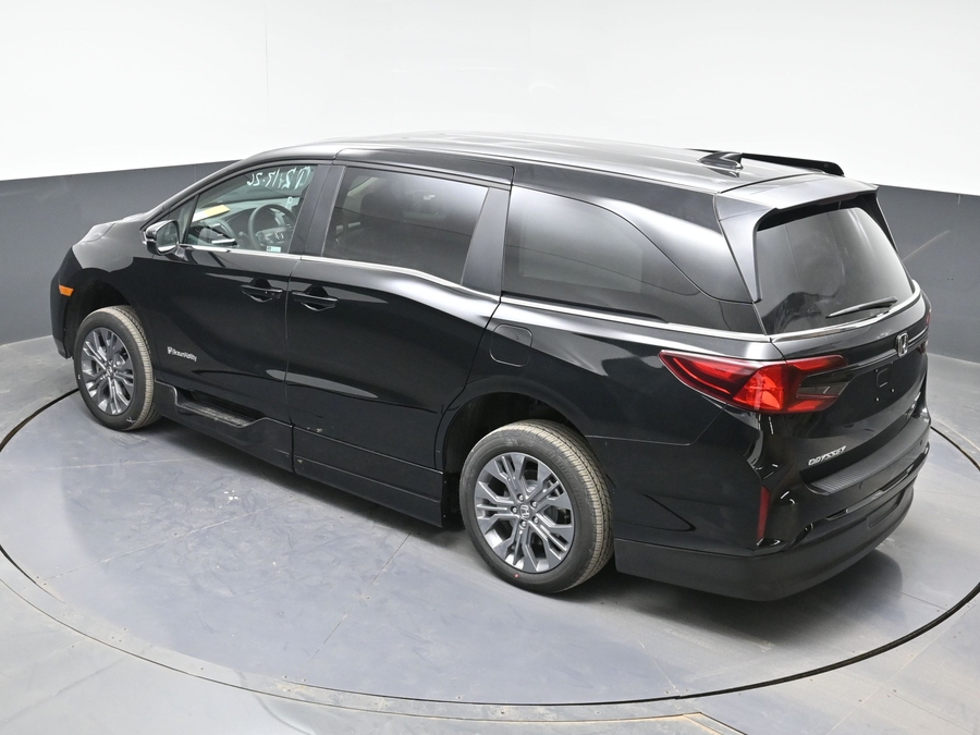 New 2026 Honda Odyssey Touring - BraunAbility Side Entry In Floor Automatic Ramp