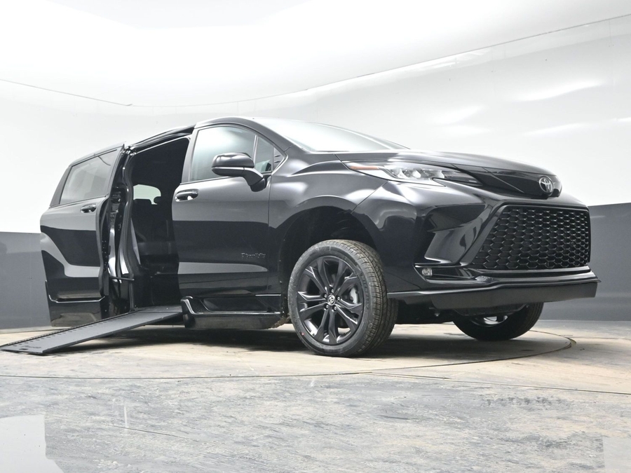 New 2026 Toyota Sienna Hybrid XSE Sport - BraunAbility Side Entry In Floor Automatic Ramp