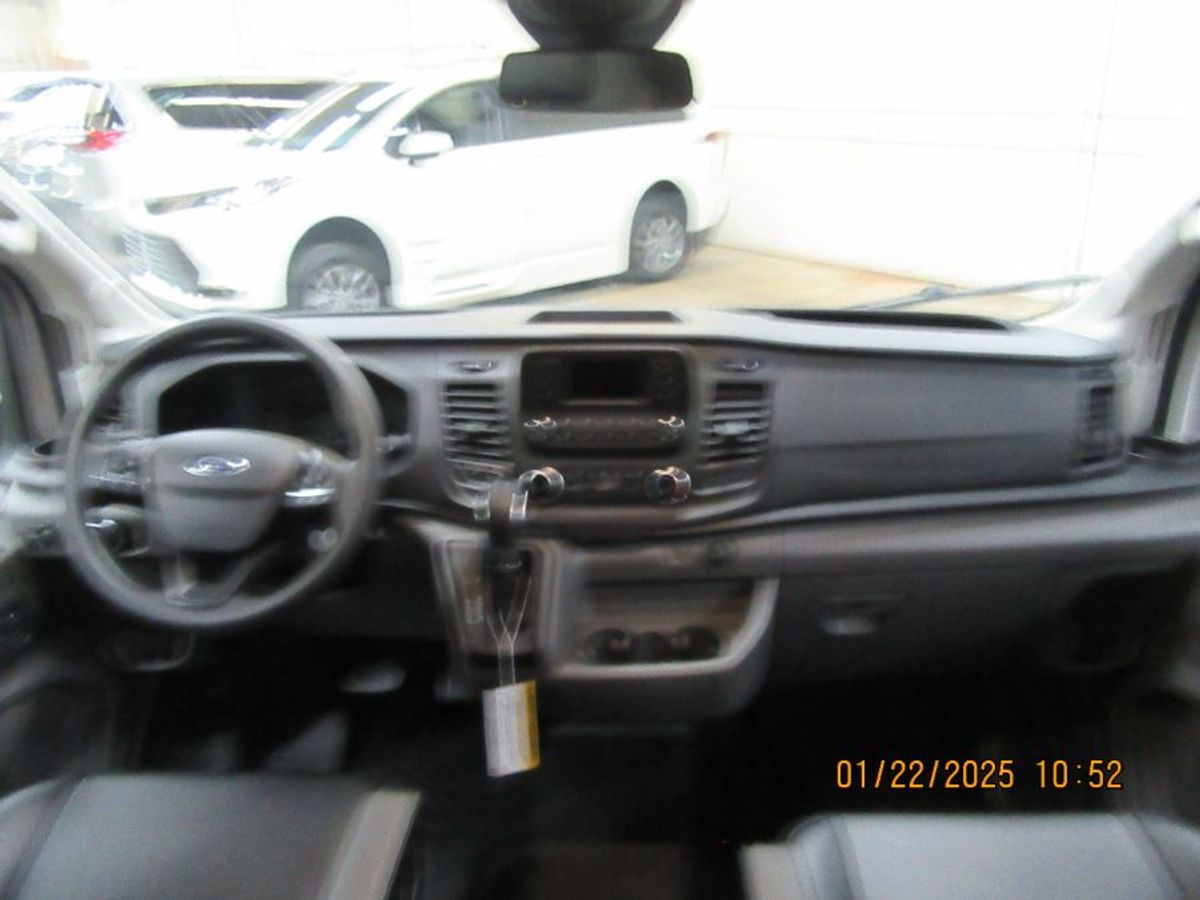 White Ford Transit image number 7