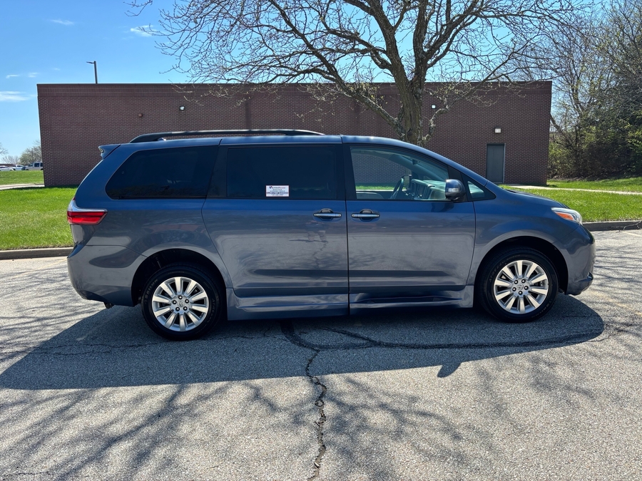 Used 2016 Toyota Sienna Limited - BraunAbility Side Entry Entry Fold Out Automatic Ramp