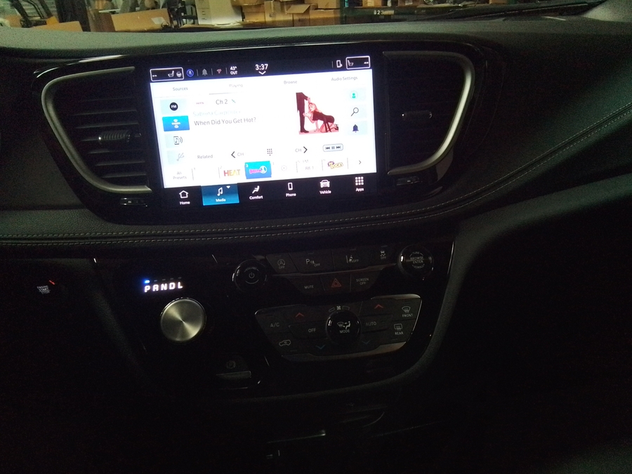 Número de imagen rojo Chrysler Pacifica 11