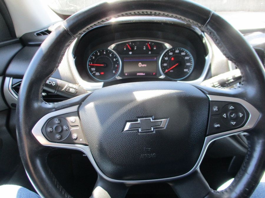 Red Chevrolet Traverse image number 13