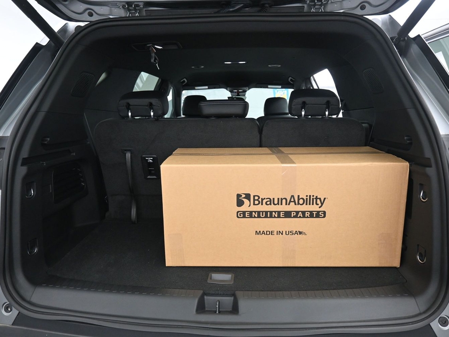 New 2026 Chevrolet Traverse 1LT - BraunAbility Side Entry In Floor Automatic Ramp
