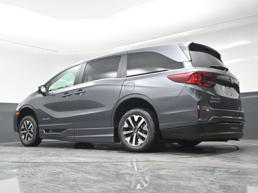 Grey Honda Odyssey image number 10