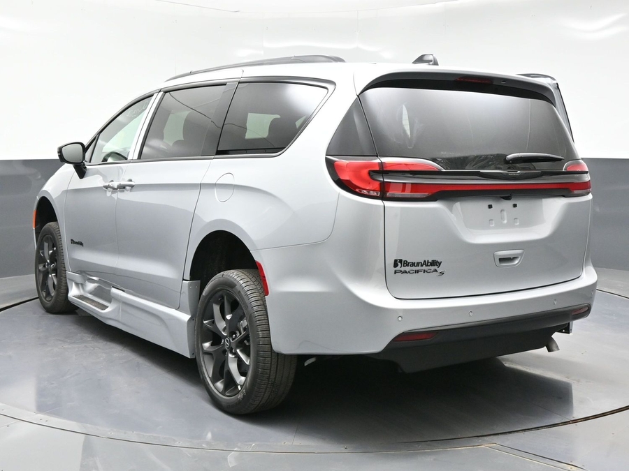 New 2026 Chrysler Pacifica Select Sport - BraunAbility Side Entry Entry Fold Out Automatic Ramp