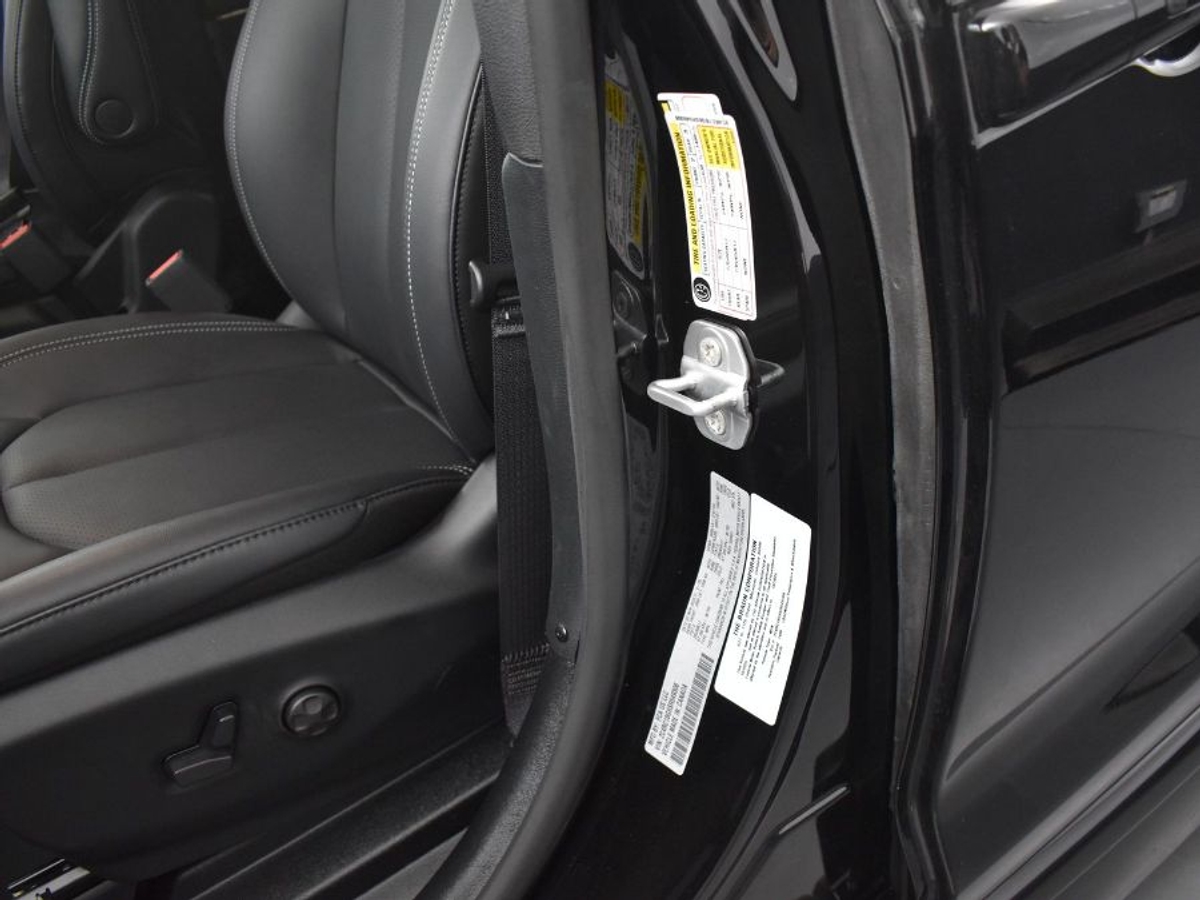 2025 CHRYSLER PACIFICA - Image 16