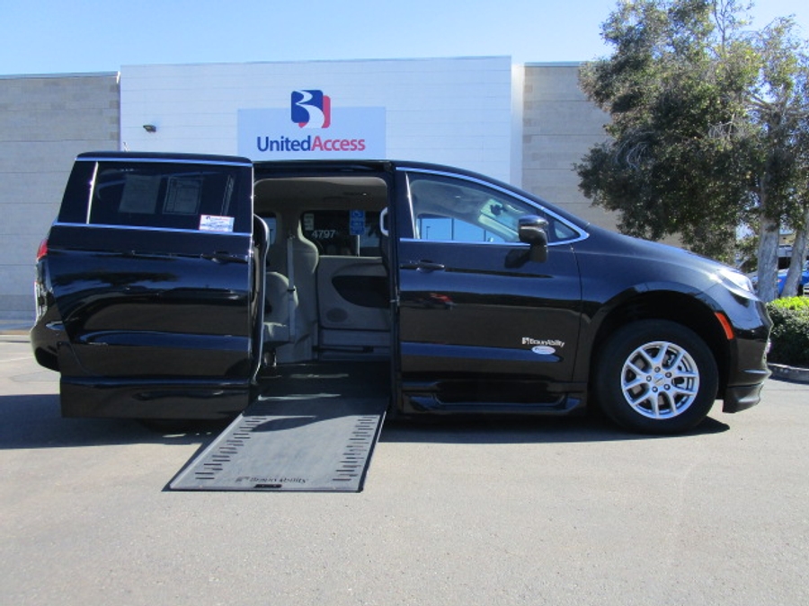 Used 2023 Chrysler Pacifica Touring L - BraunAbility Side Entry Entry In Floor Automatic Ramp