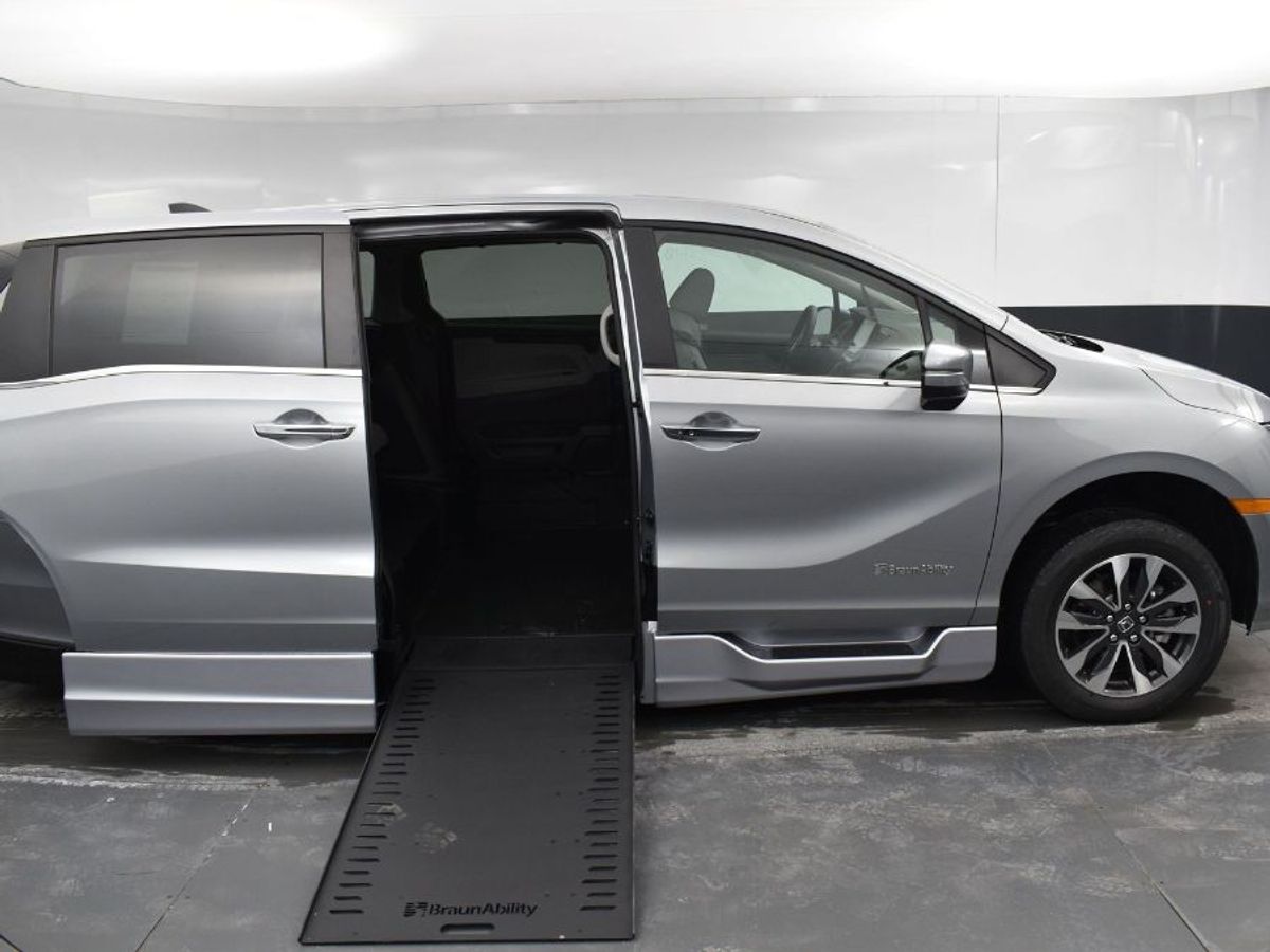 2024 Honda Odyssey EX-L - Photo 10