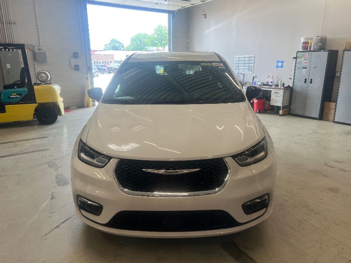 2025 CHRYSLER PACIFICA - Image 3