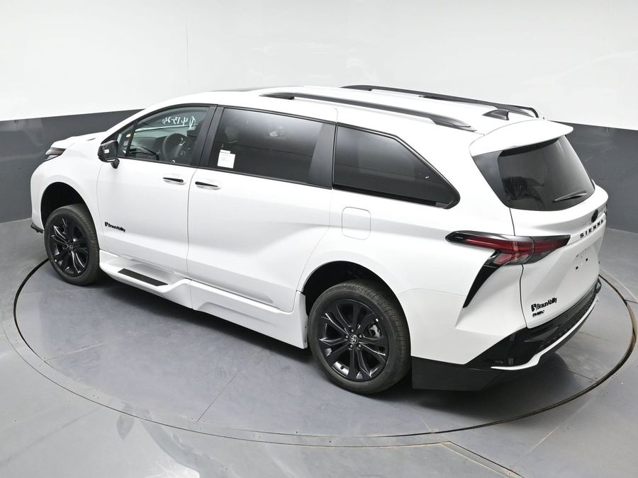 New 2026 Toyota Sienna Hybrid XSE Sport - BraunAbility Side Entry Entry Fold Out Automatic Ramp