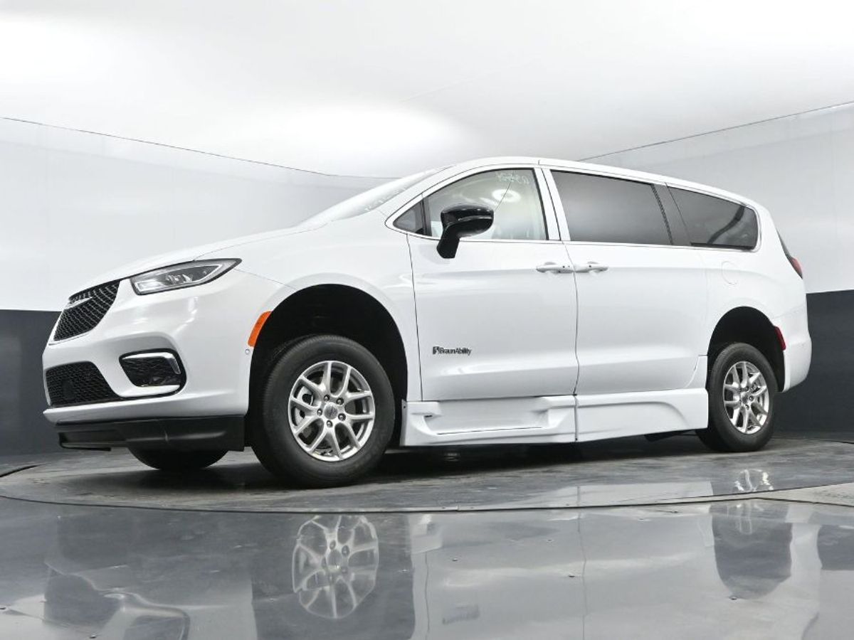 2024 CHRYSLER PACIFICA - Image 12