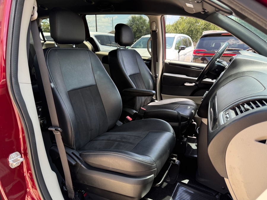Red Dodge Grand Caravan image number 10