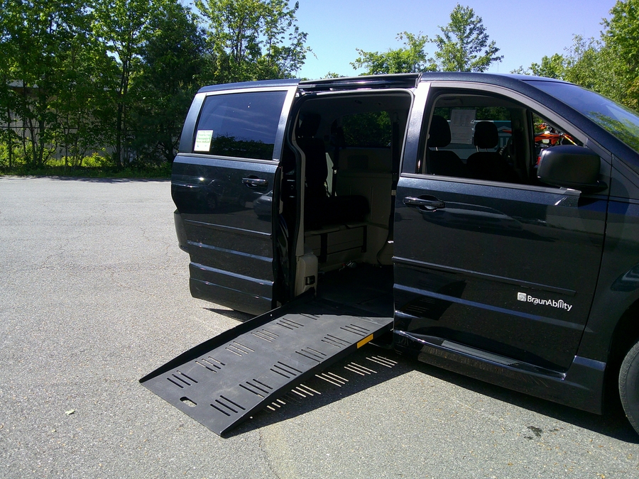 Black Dodge Grand Caravan número de imagen 1