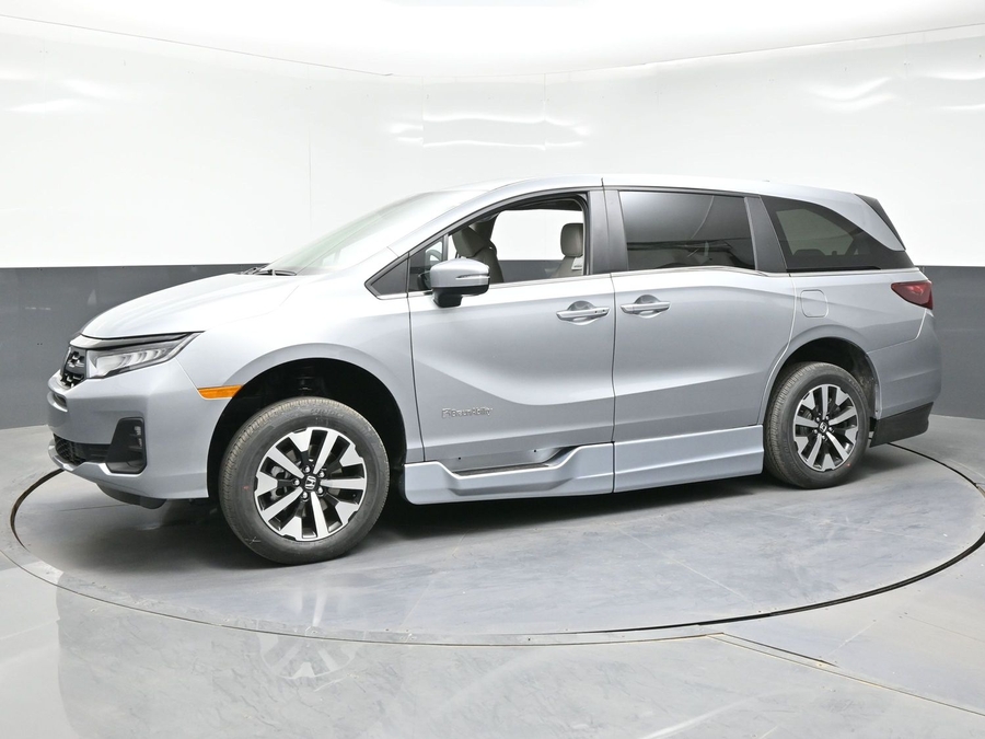 Silver Honda Odyssey image number 2