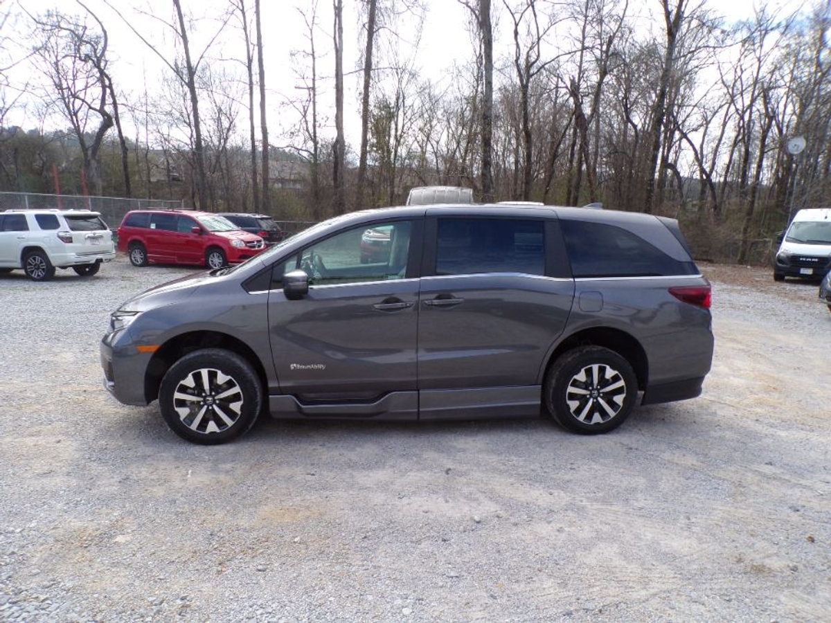 Grey Honda Odyssey image number 9