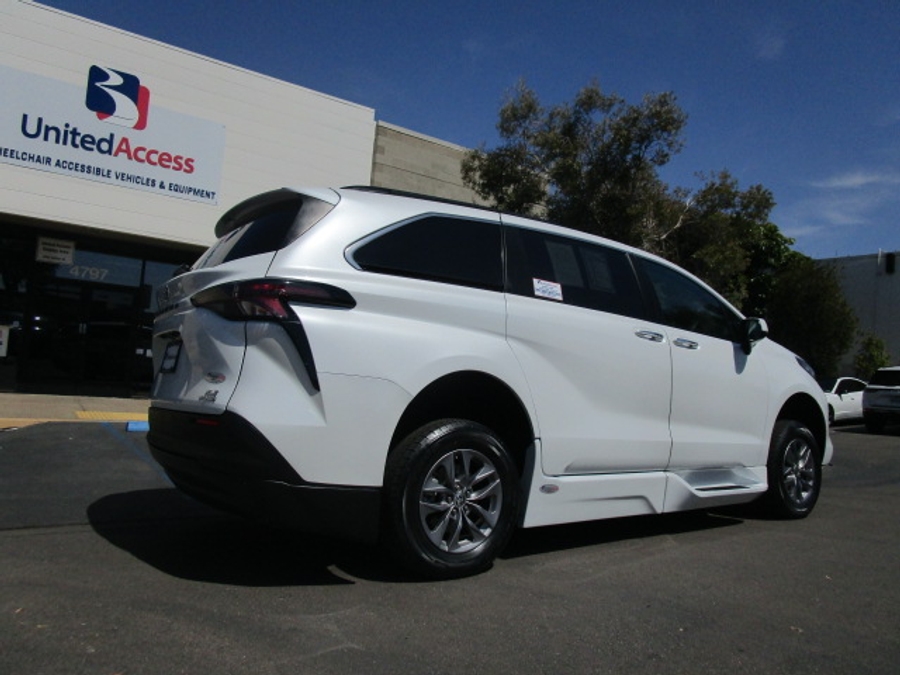 Used 2023 Toyota Sienna Hybrid XLE Plus - BraunAbility Side Entry Entry Fold Out Automatic Ramp