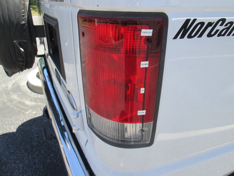2013 Ford E-Series Econoline Wagon XLT - Photo 6
