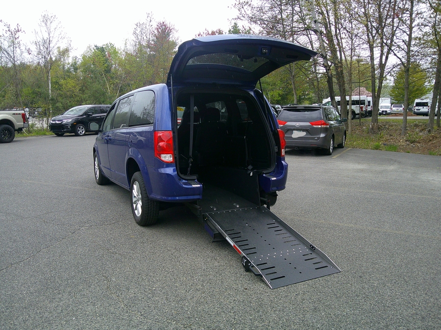 Blue Dodge Grand Caravan image number 10