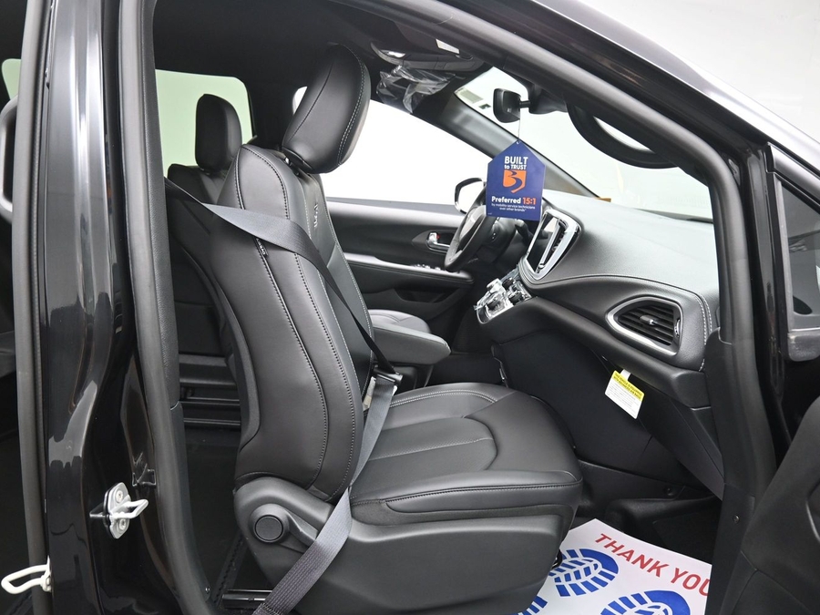 New 2026 Chrysler Pacifica Select Sport - BraunAbility Side Entry Fold Out Automatic Ramp