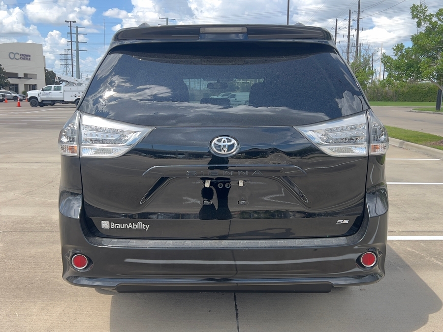 Used 2015 Toyota Sienna SE - BraunAbility Side Entry Entry In Floor Automatic Ramp