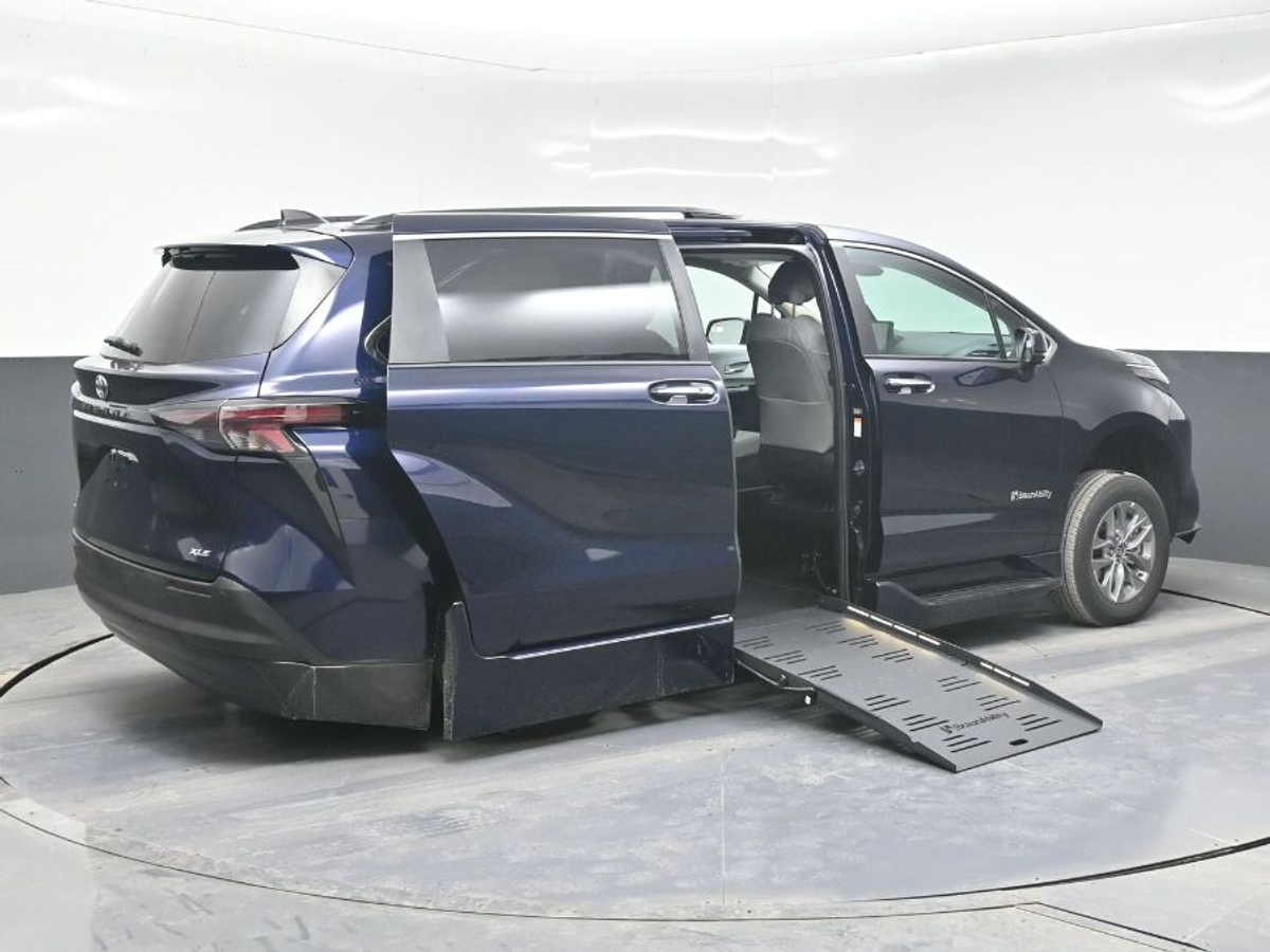 2025 TOYOTA SIENNA - Image 7